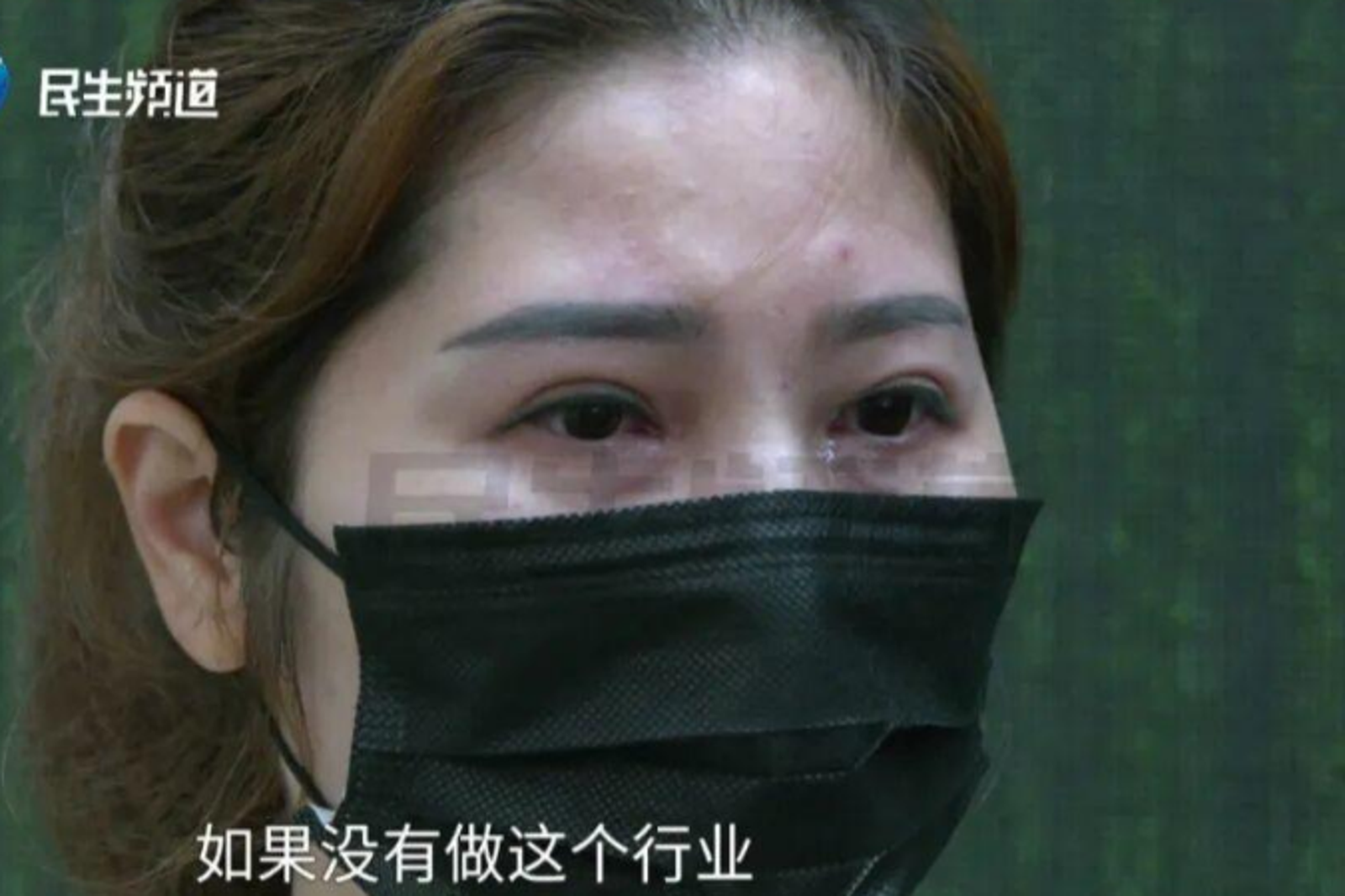 女子坦言「很後悔」認識男子，感嘆道若不是做這行就不會欠那麼多錢。圖／翻攝自極目新聞