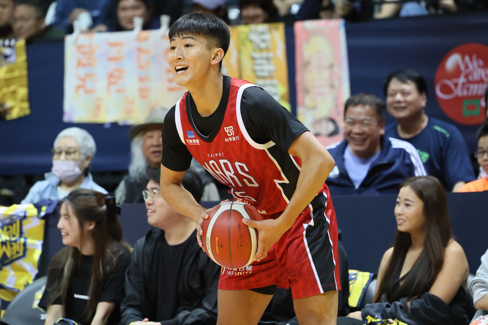 謝銘駿挨打後「偷笑」原因曝光 菜鳥首秀自評僅6分盼未來更有信心