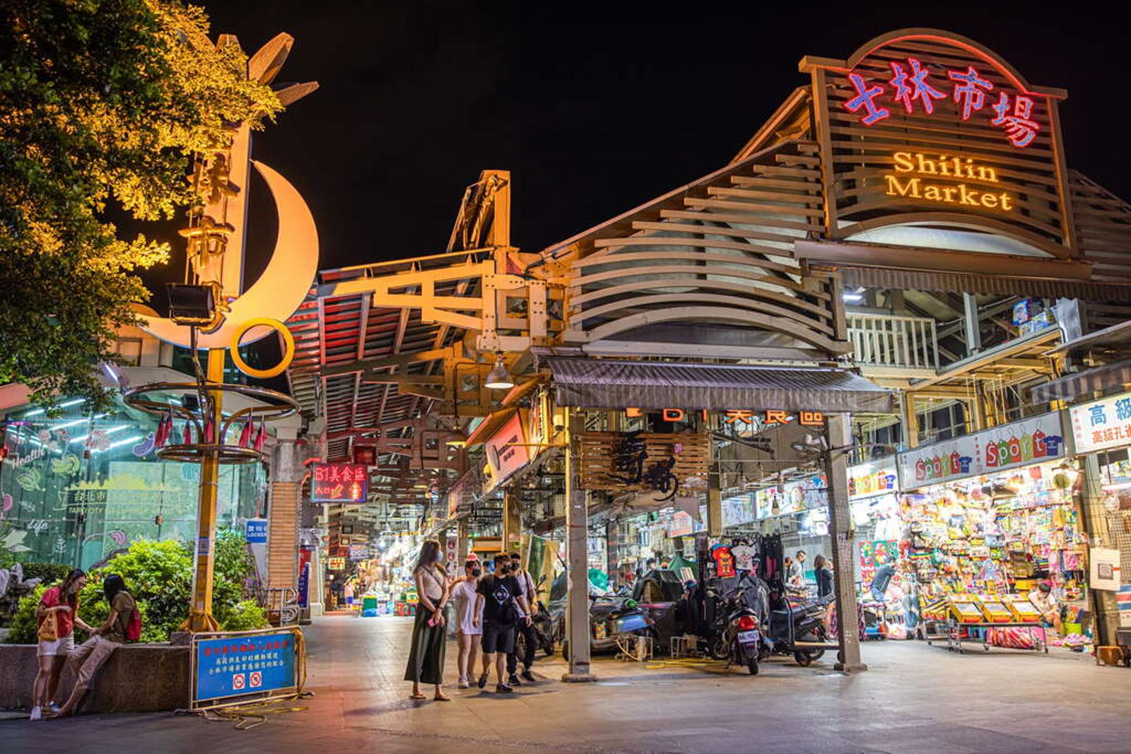 完全忘我!夫妻士林夜市半裸「吞吐」上演活春宮...下場曝光