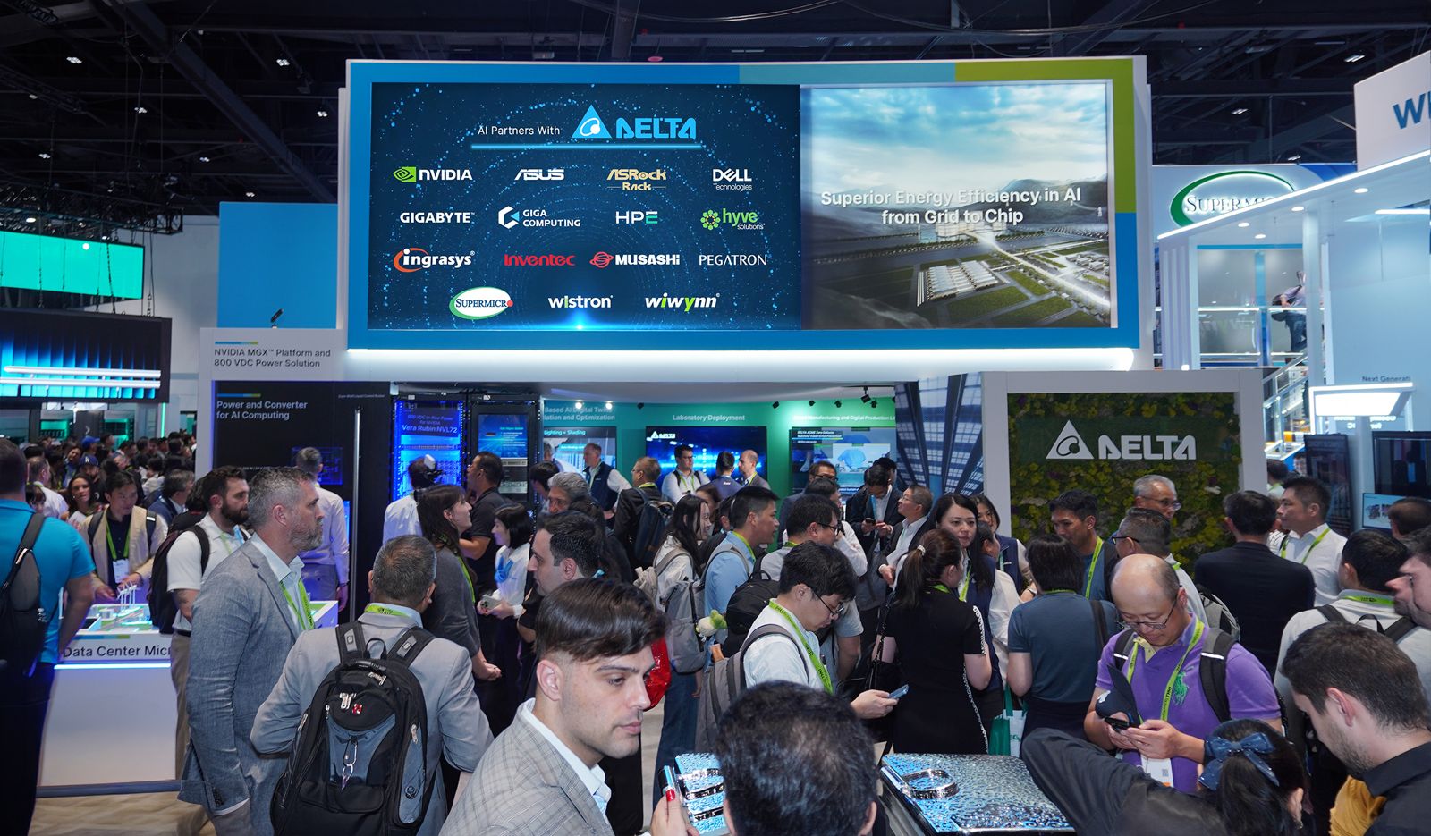 台達電今年在GTC參展攤位人山人海。（圖／台達電）