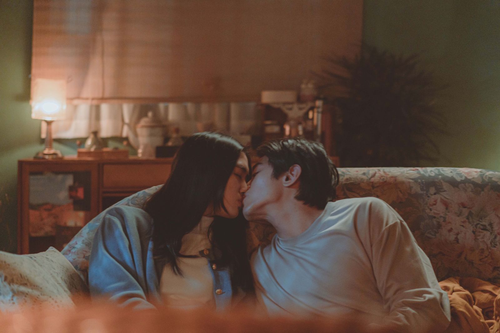 雷嘉汭吻戲放話「等下要吃大蒜」　初孟軒暖回：聞到瞬間也會愛上