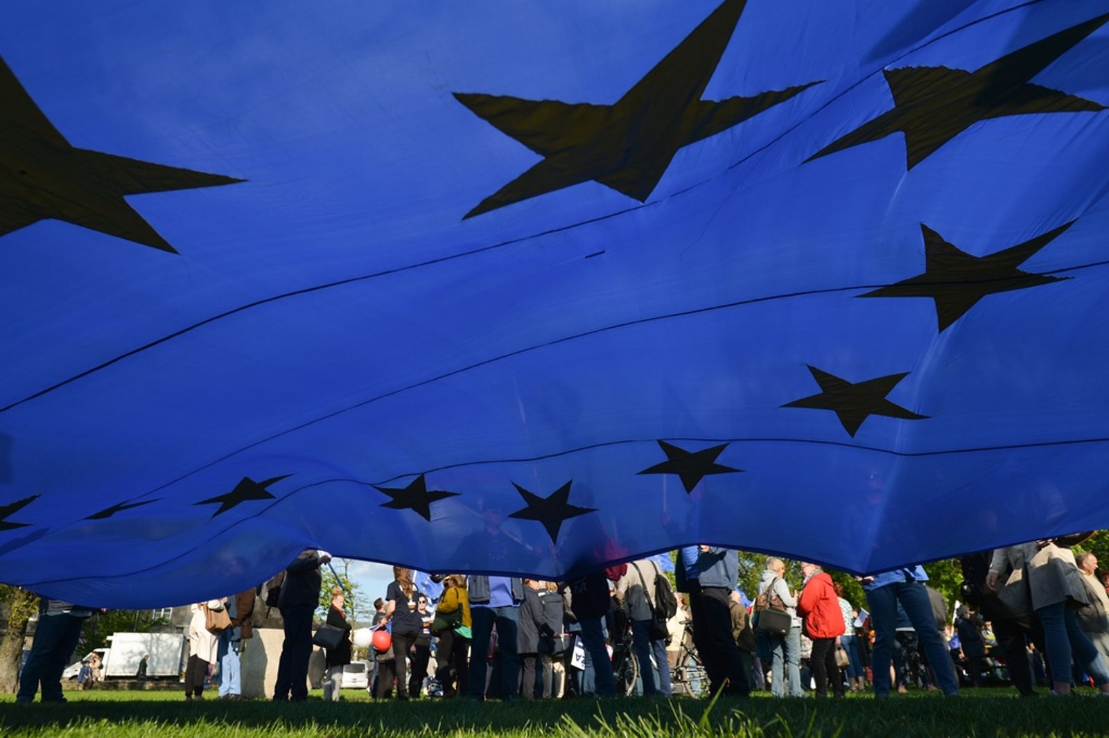 羅世宏專欄：在防衛與自由之間──歐洲的「民主防護盾」之爭