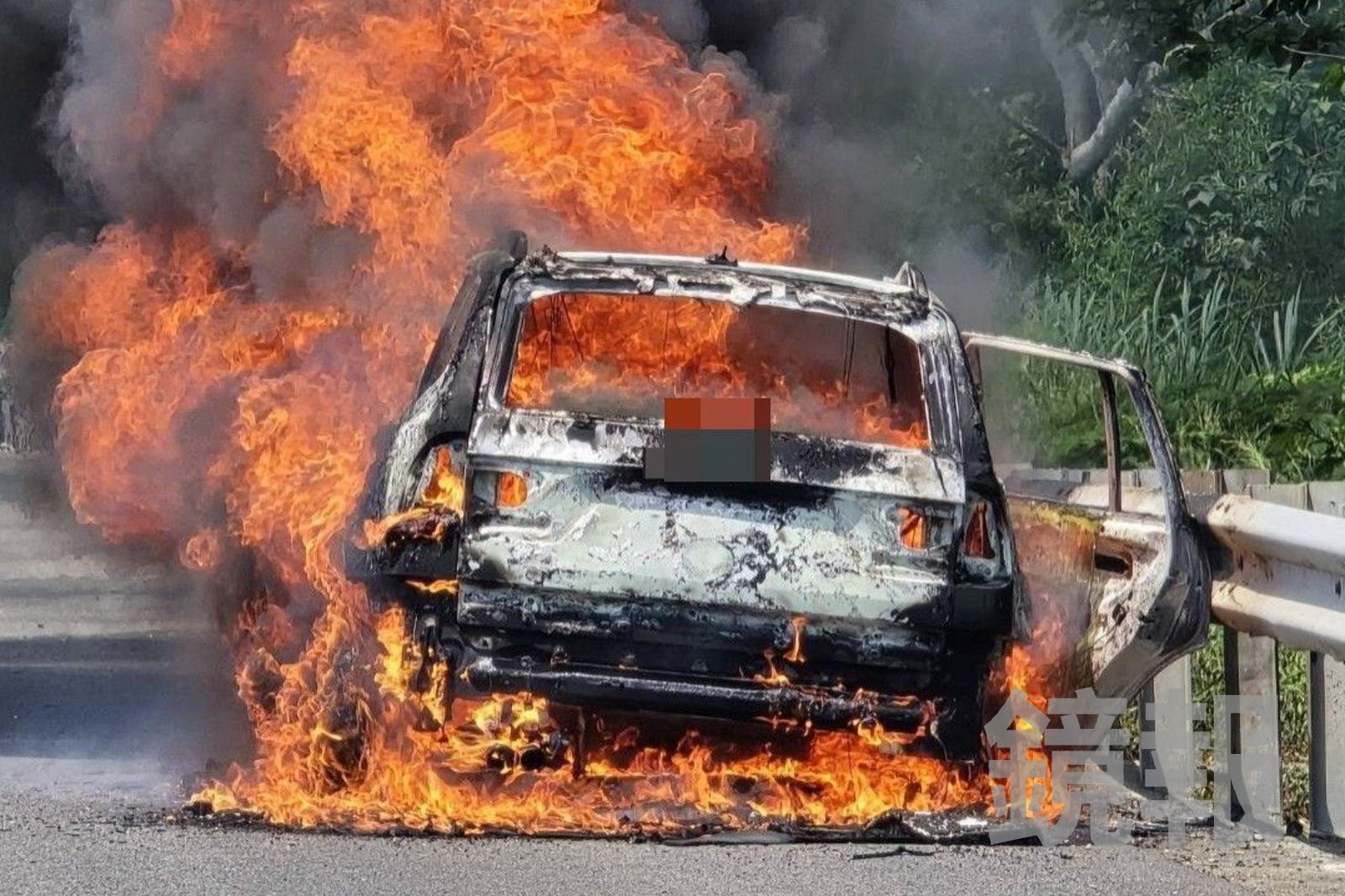 端午連假驚魂!國3通霄段轎車突陷火海 駕駛驚逃曝車輛出了這個狀況