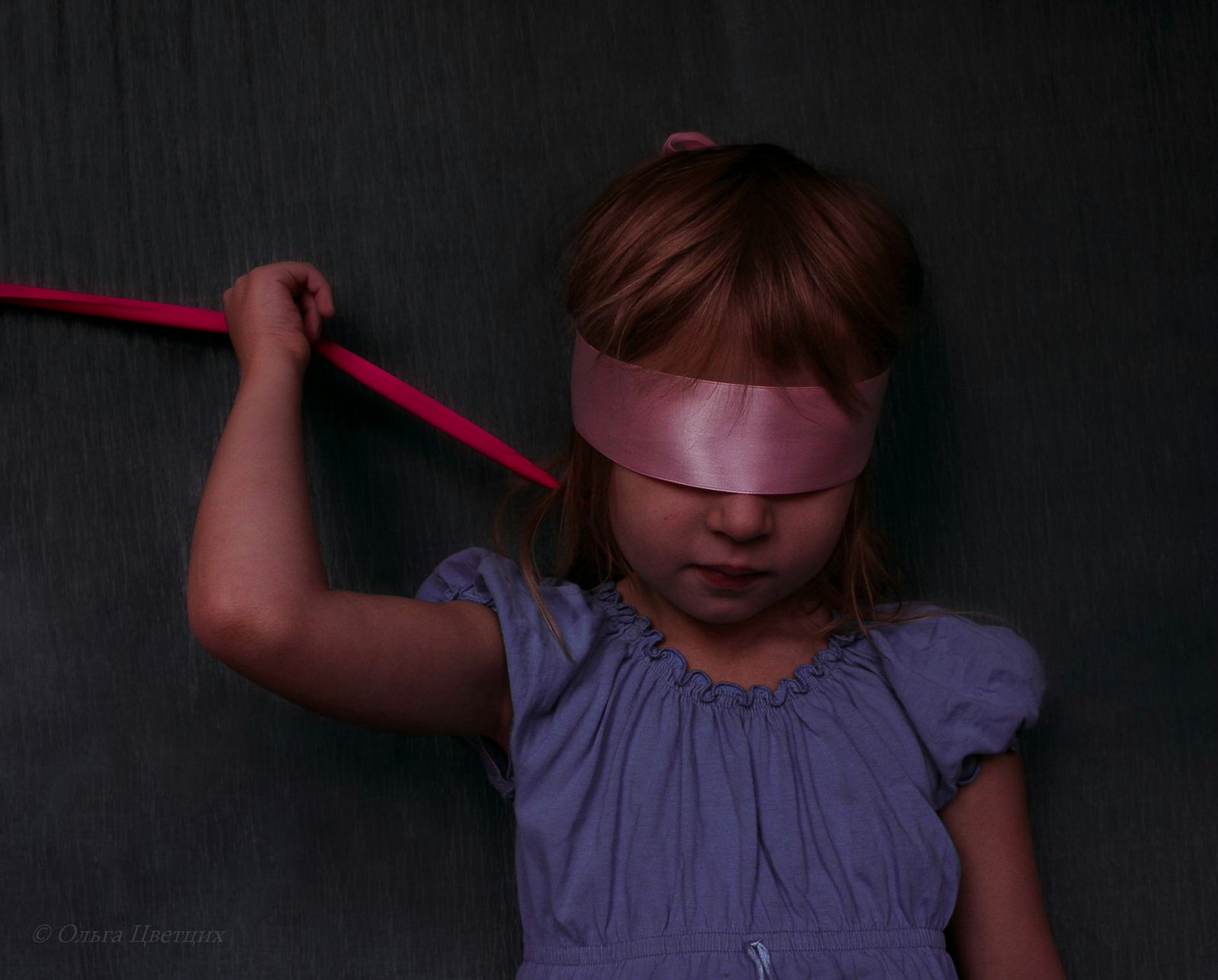 家有黃子佼！噁叔「撥內褲」偷拍姪女下體　私藏雲端被抓包下場曝