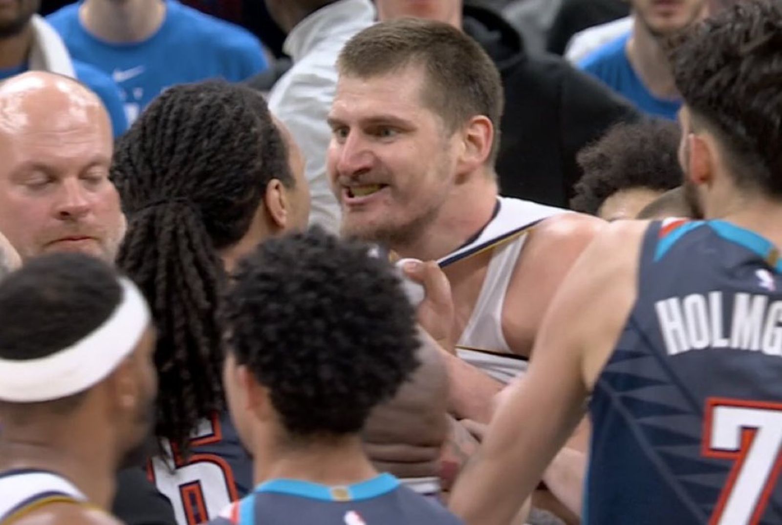 小丑火大了！不滿雷霆大鎖出「鬼腳」　Jokic怒批：那是不必要的動作