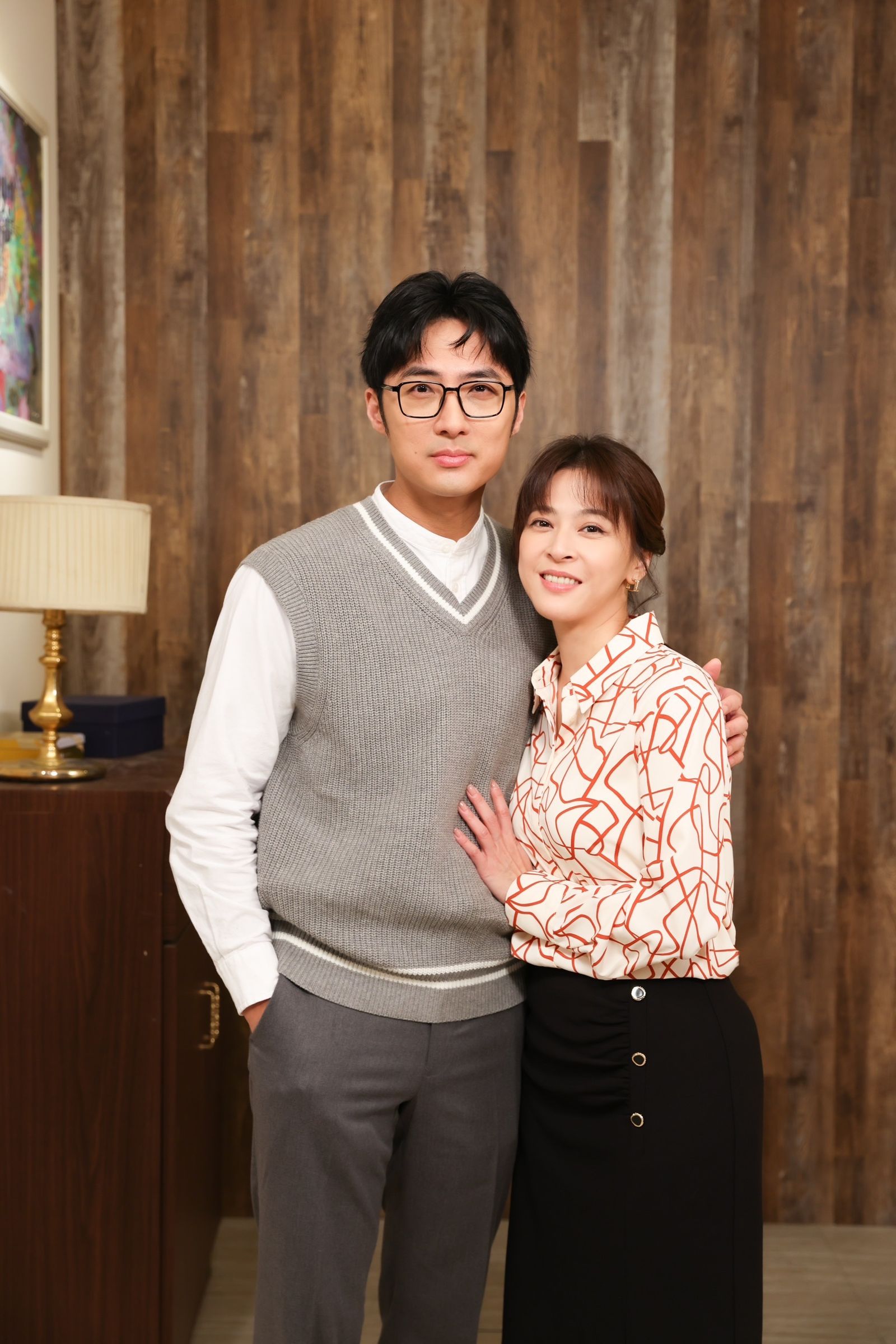 《豆腐媽媽》蘇晏霈(右)與李運慶首次合作就飾演夫妻,兩人對戲自然默契十足。民視提供