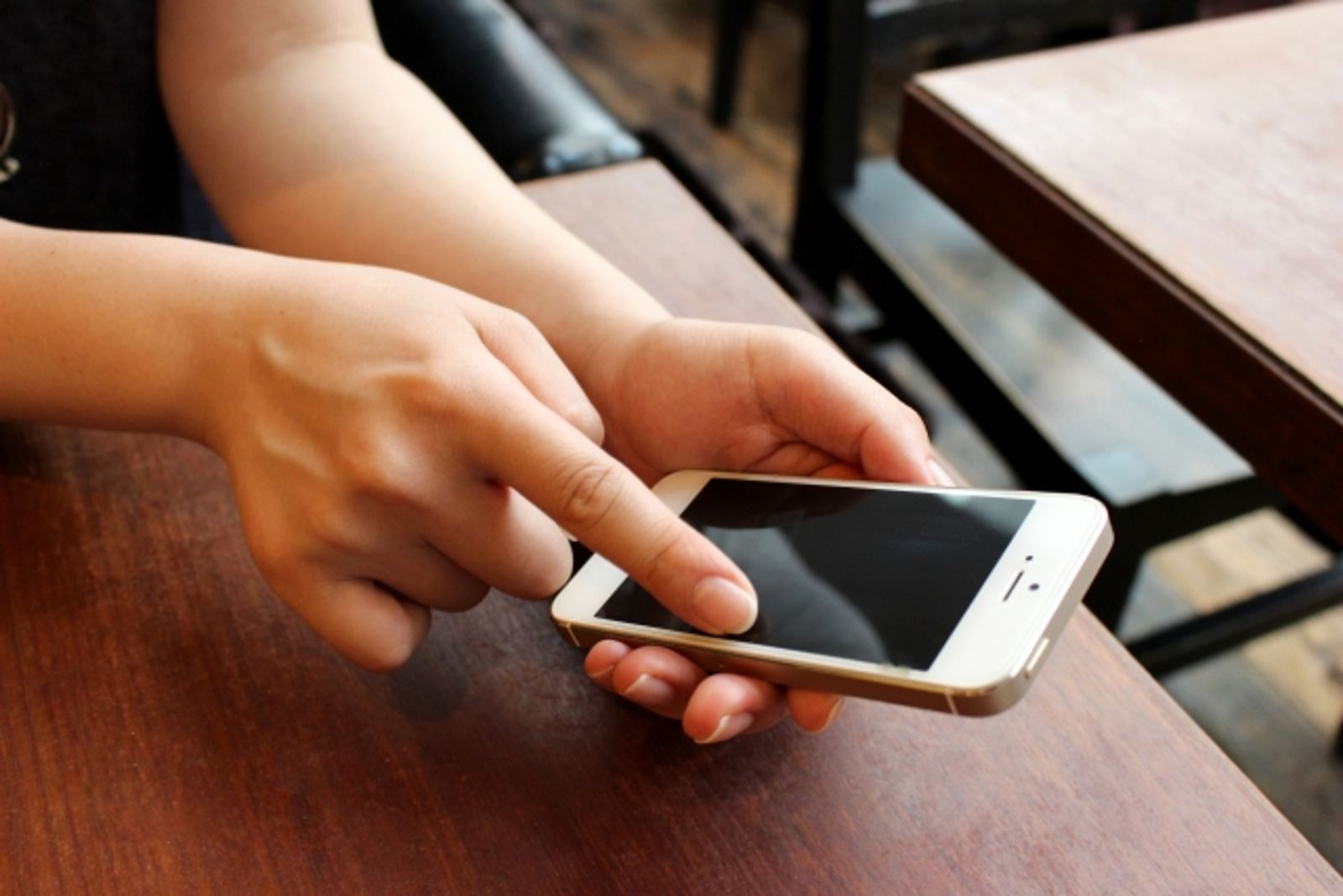 尪見妻挑逗好友「朋友妻，更刺激」暴怒開告　法官這原因判他敗訴