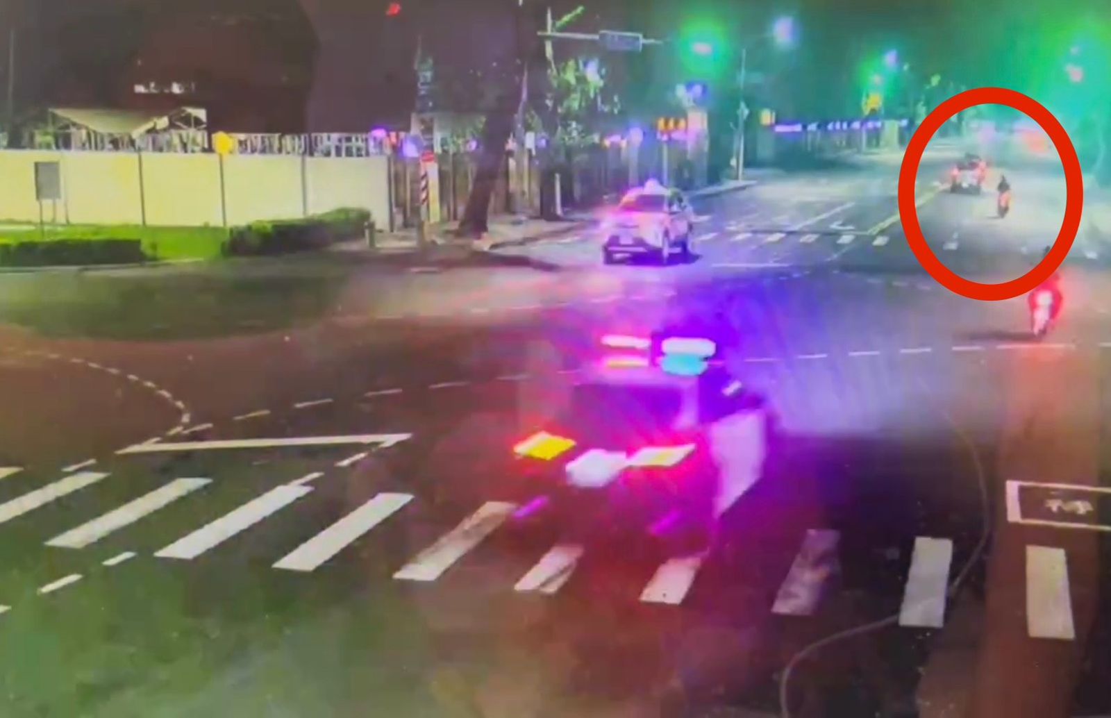 高雄女騎士「連闖2紅燈」拒檢　蛇行逃逸＋自撞…重傷慘死