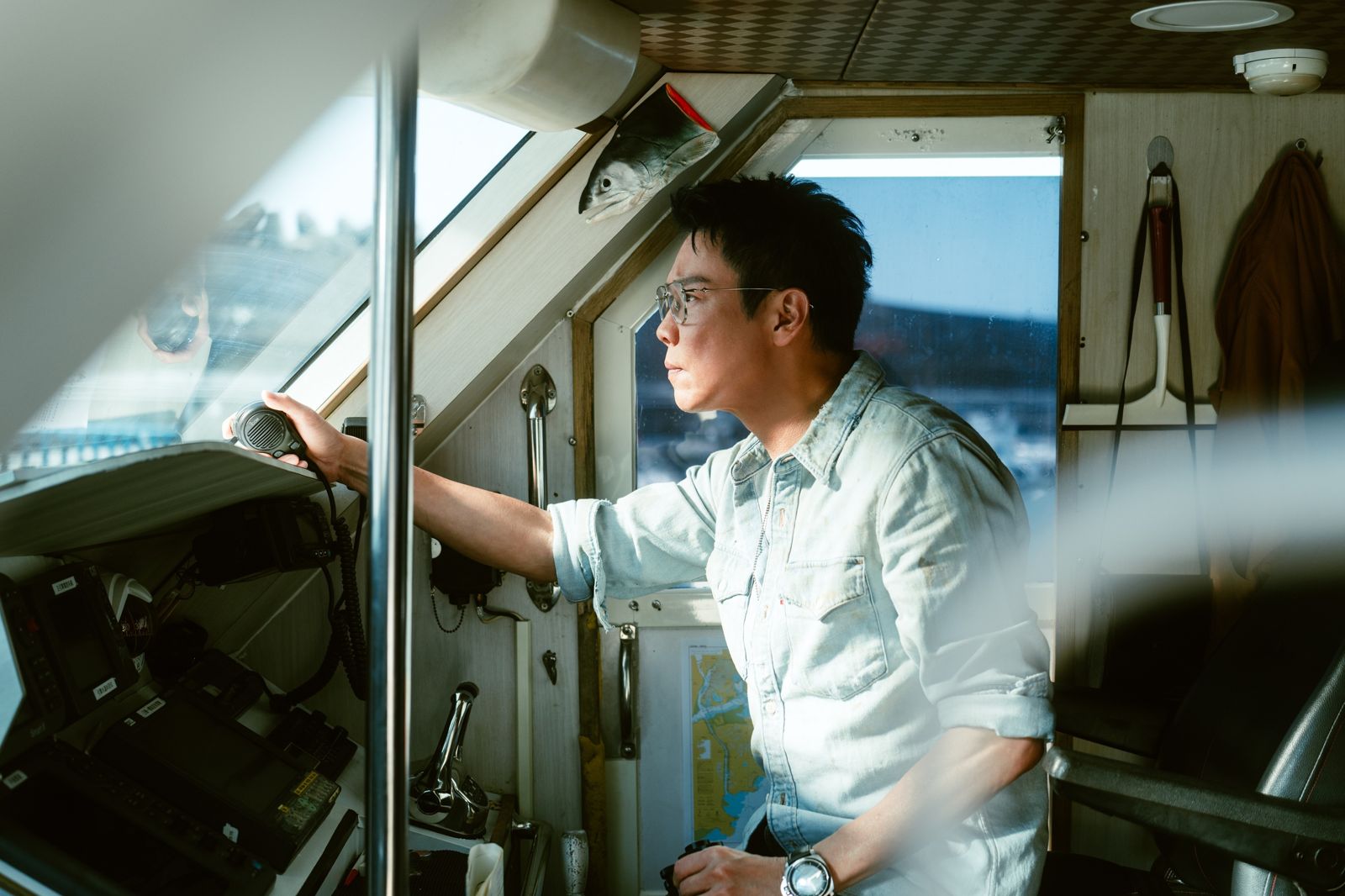 視帝李銘忠跨刀陶喆新作　登船出海暈到邊拍邊吐