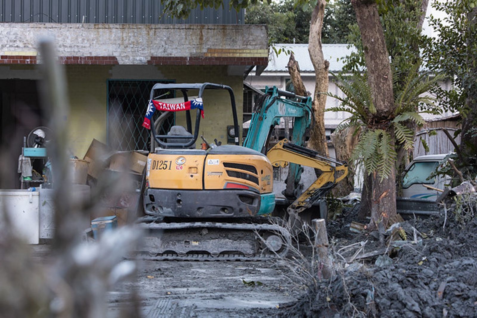 桃園「挖土機超人」遭刺傷感染搶救8天不治 卓榮泰悲痛發聲