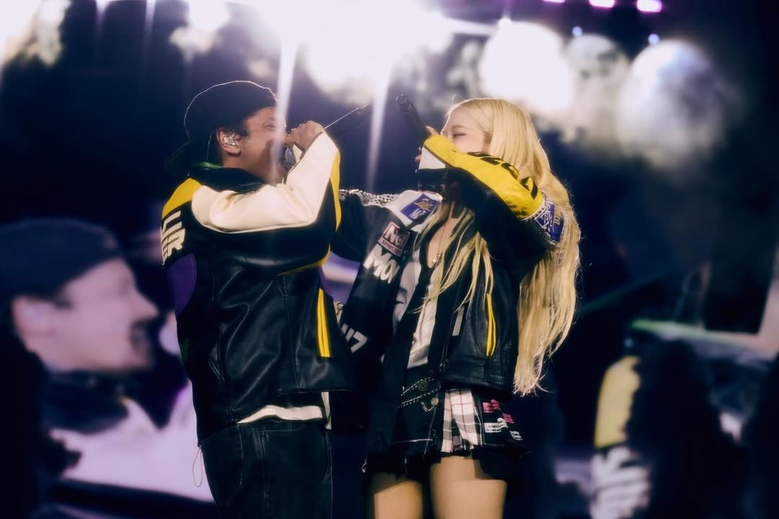 Rosé(右)與Bruno Mars驚喜合體獻唱。翻攝IG@roses_are_rosie