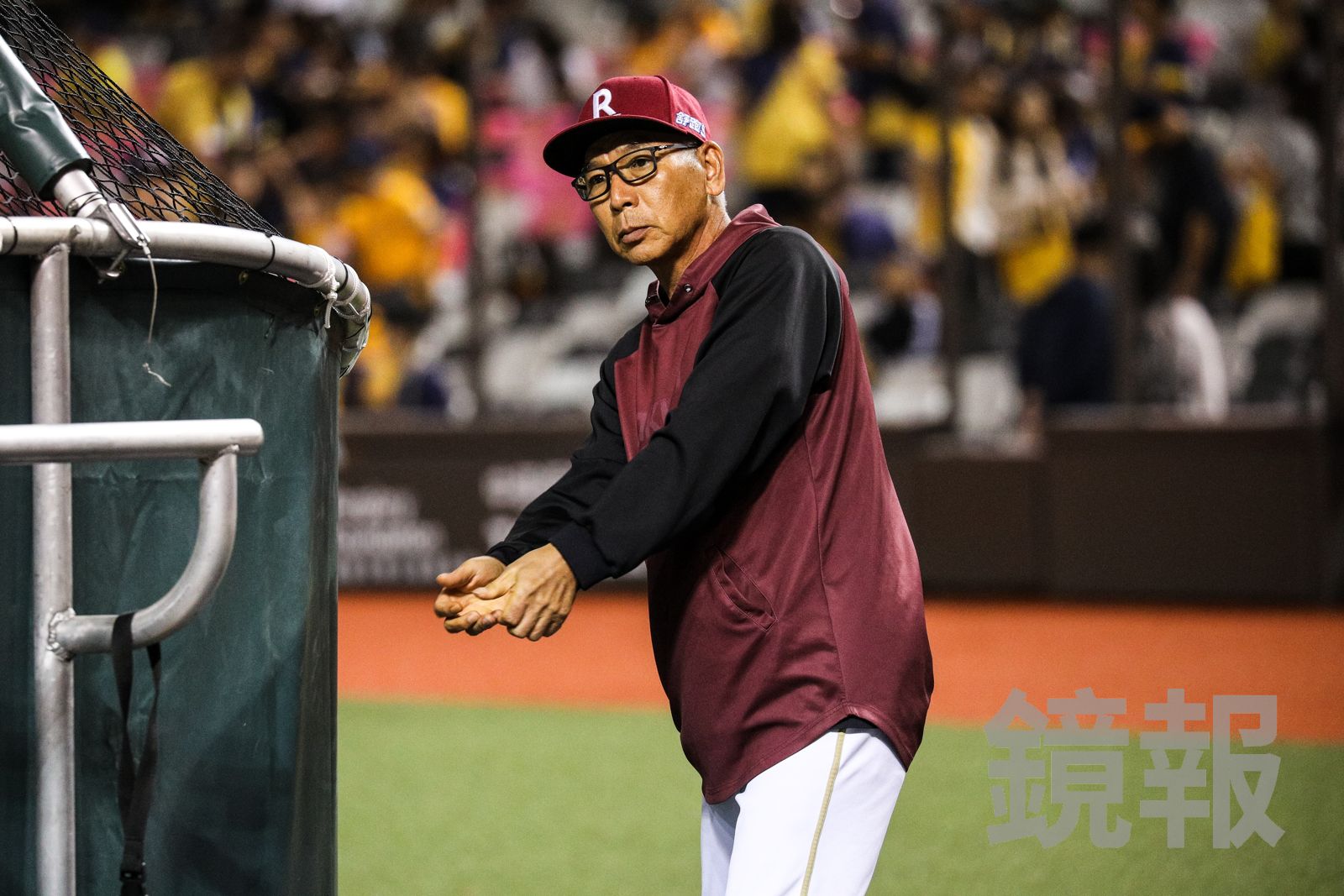 卸任樂天桃猿總教練　古久保健二淚別球員：不能再穿同件球衣