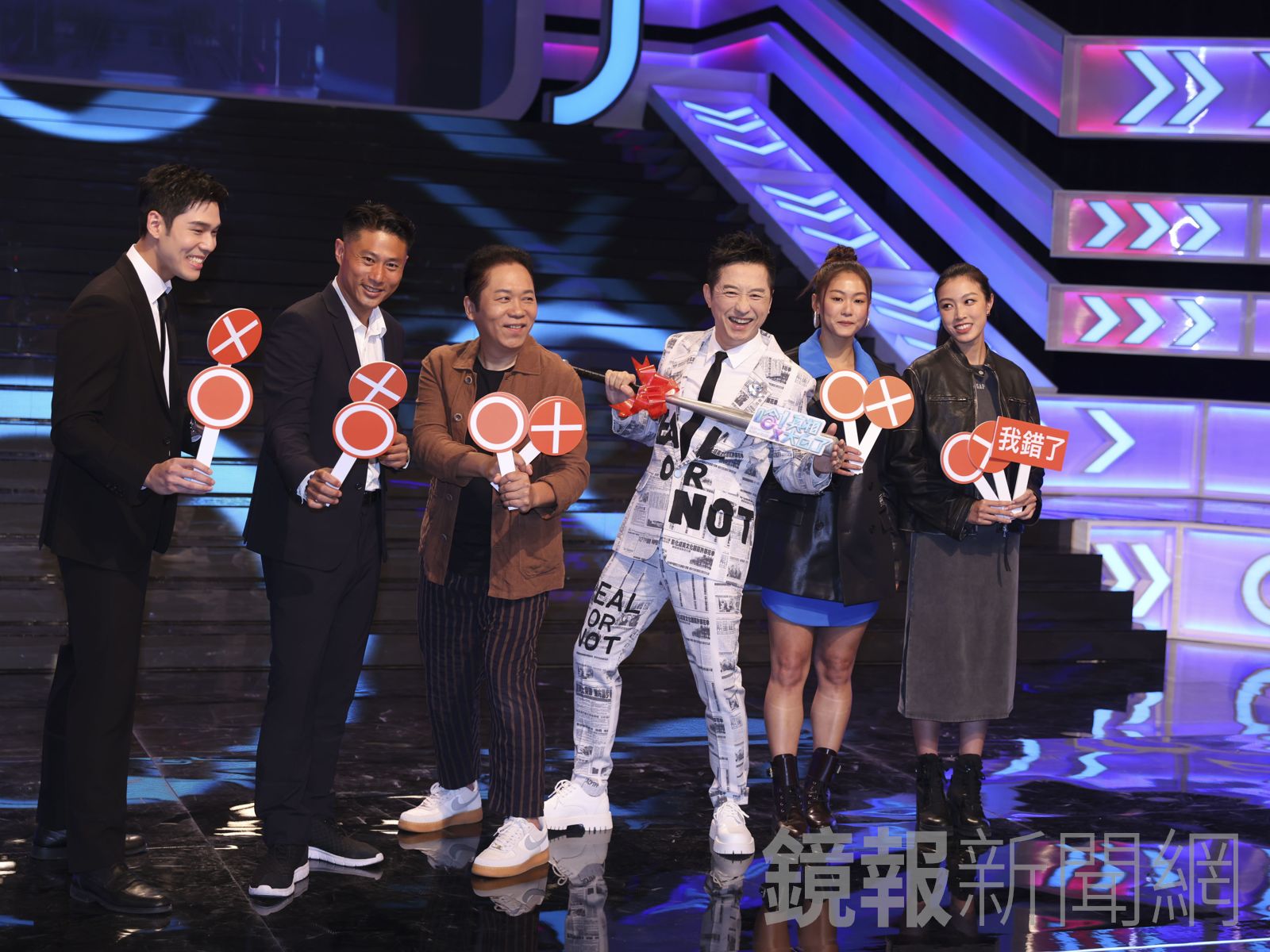 名人被傳假死訊,哈林(右3)也是受害者之一。劉耀勻攝