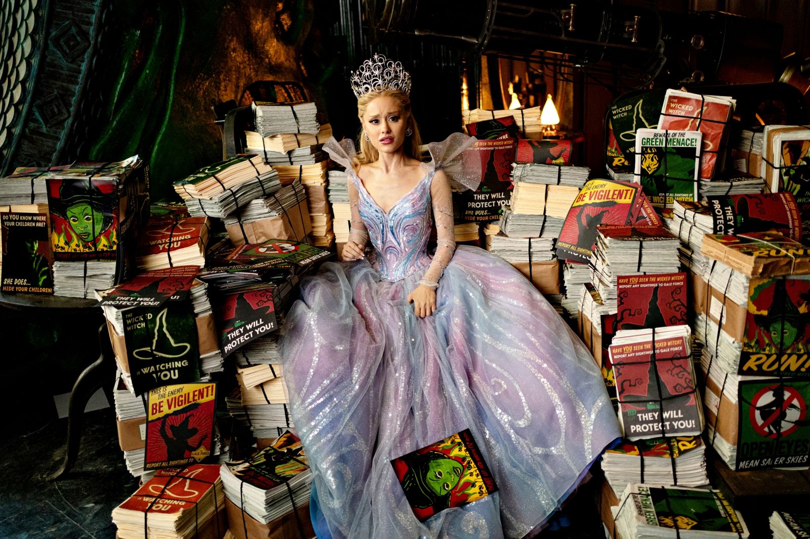 《魔法壞女巫2》亞莉安娜高訂造型美到發光 婚紗細節像走 Dior 大秀