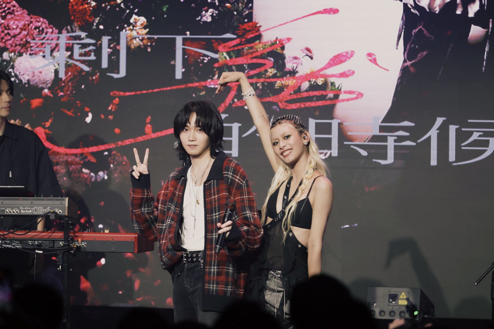 陳泳希個人首場開唱先拆場館椅子　邀來偶像持修「手都在抖」