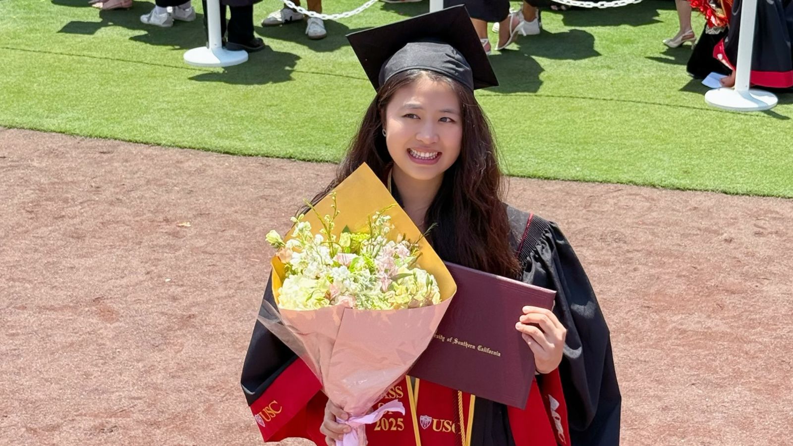 賈永婕「學霸女兒」畢業了！全家赴美參加典禮　合照竟像姐妹