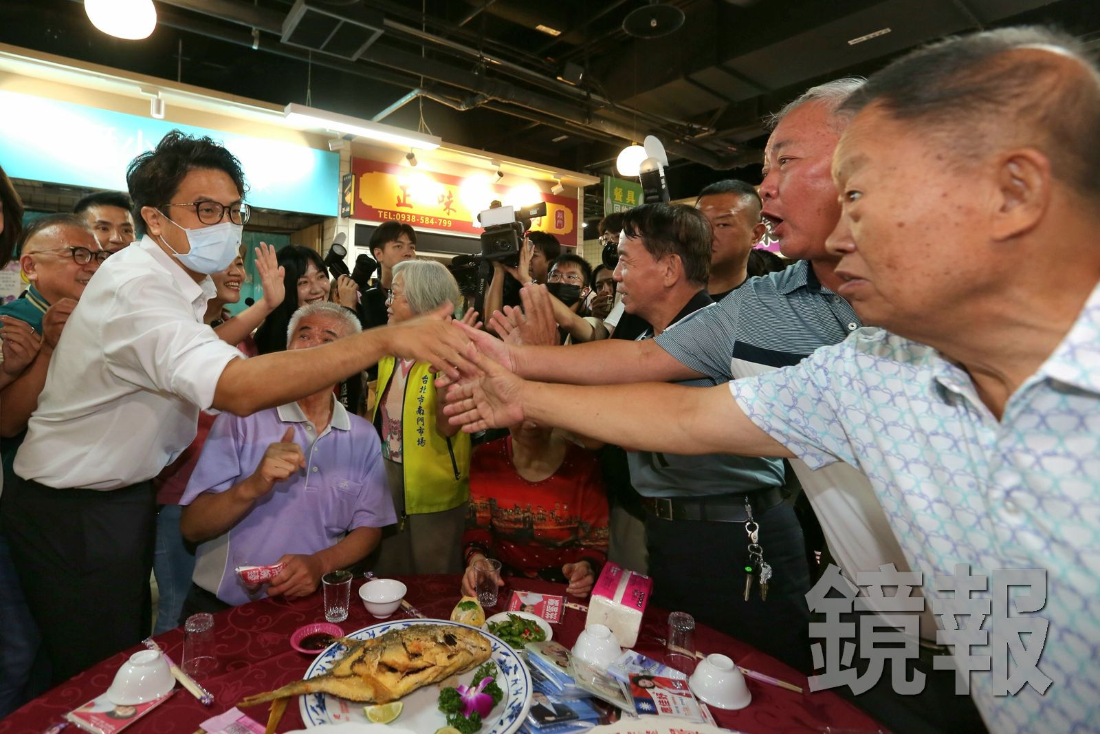 昔喊「勃起台北、壯陽台灣」鬧場 他今送親烘咖啡力挺沈伯洋