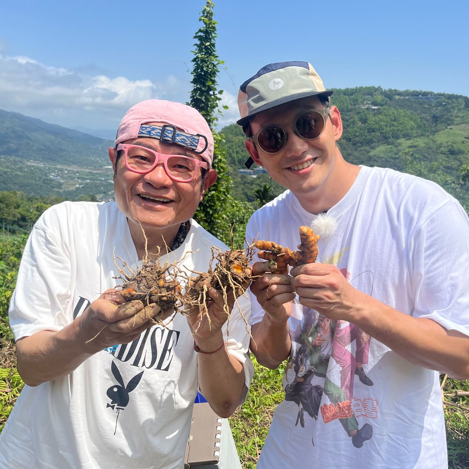 許效舜(左起)、威廉曾一同主持《效廉出發吧!》。翻攝效年出發吧臉書