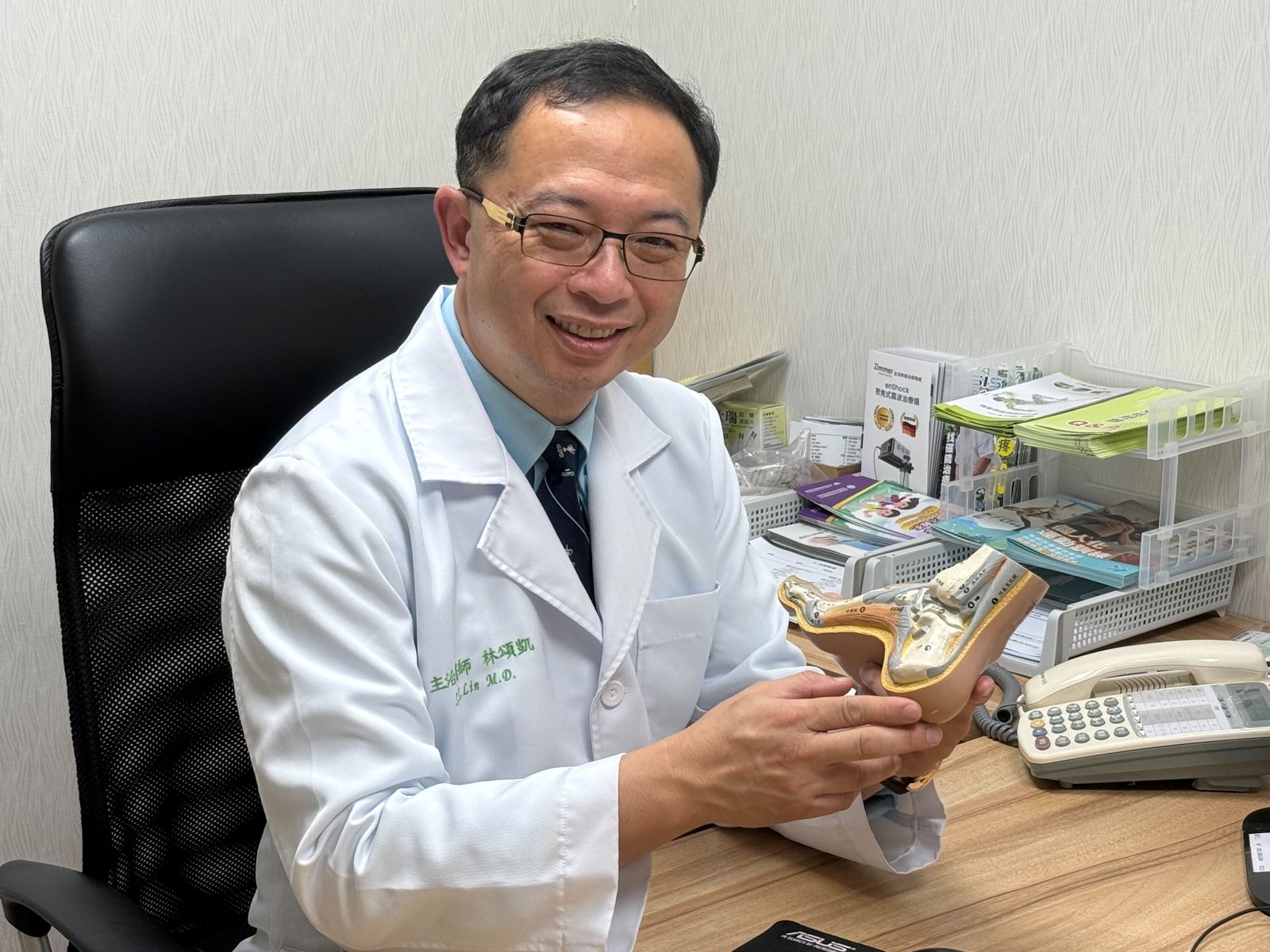 林頌凱醫師表示,上班族最愛當周末運動員了,常常運動過度,導致運動傷害來看診。