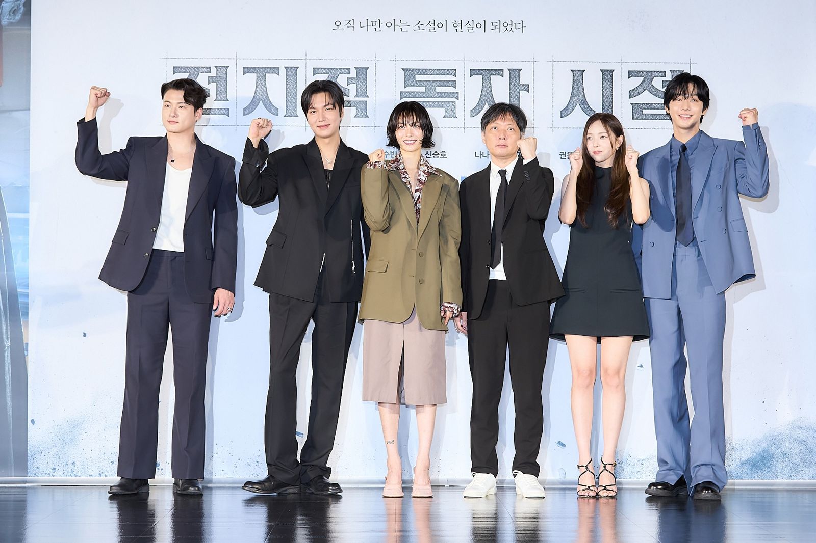 申承浩(左起)、李敏鎬、NANA、導演金秉祐、蔡秀彬、安孝燮出席製作發表會。采昌提供