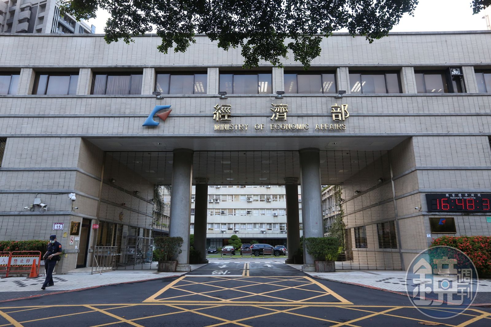 美國突發動337調查！鴻海、台達電、廣達全入列　20家科技大廠捲專利戰...經濟部回應了