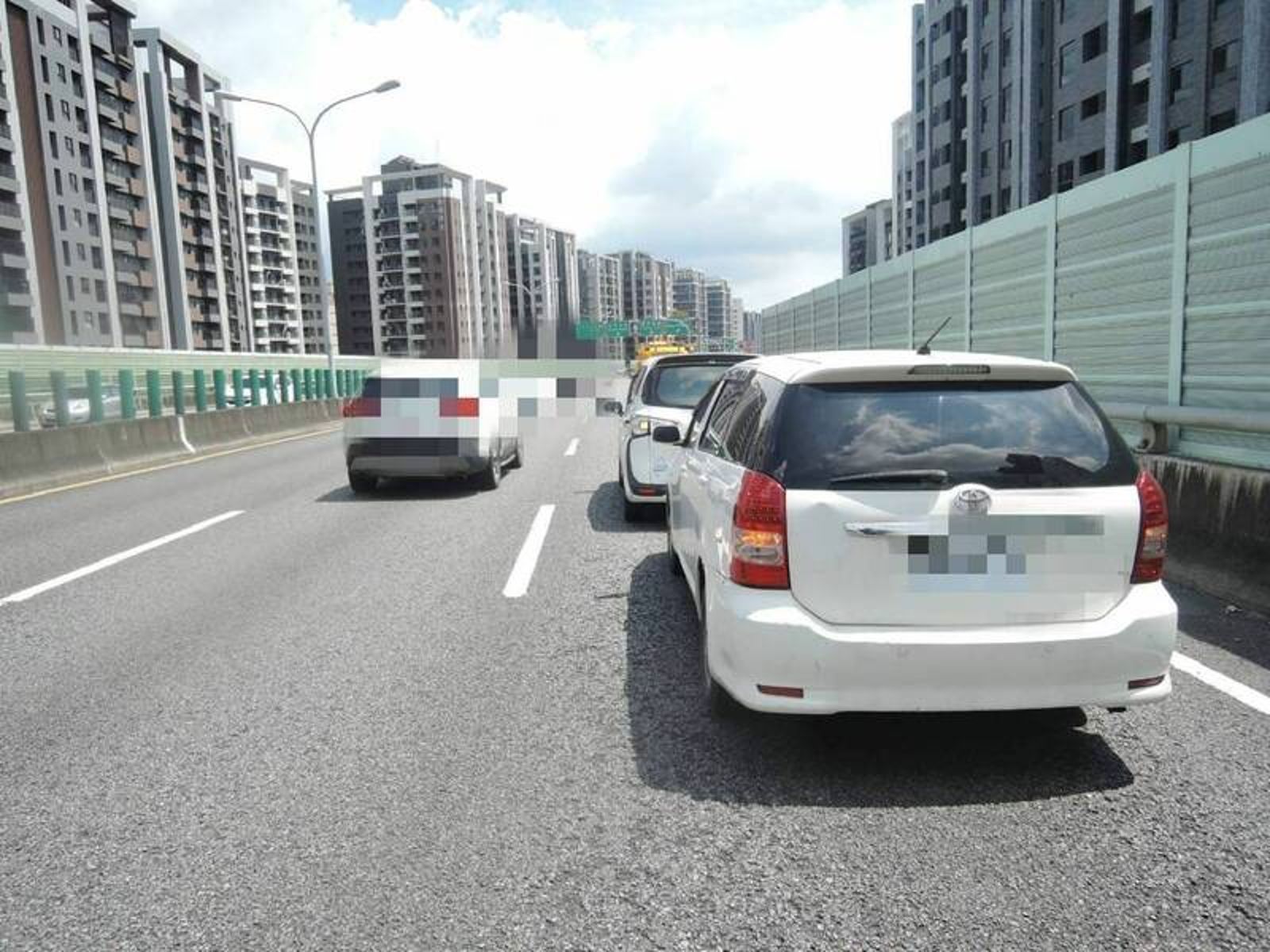 台74線追撞前車3人棄車狂奔下匝道　疑是逃逸外勞警查緝