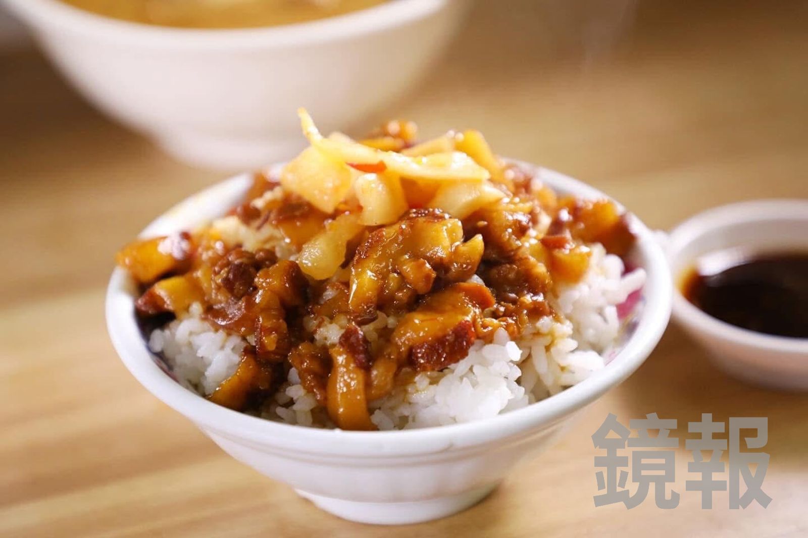 「滷肉飯」肉丁微微黏嘴,米飯濕度剛好。(35元/小碗)