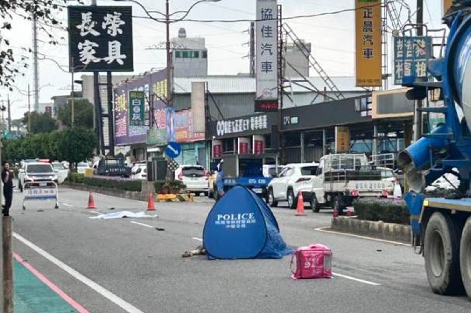 中壢驚悚車禍！外送員遭水泥車輾斃「身首分離」瞬間畫面曝