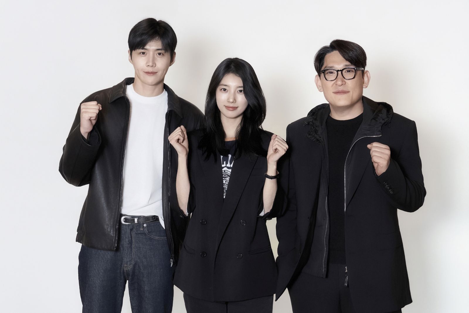 金宣虎(左)、秀智主演的《魅惑》由濟州島出身的導演韓在林執導。Disney+提供