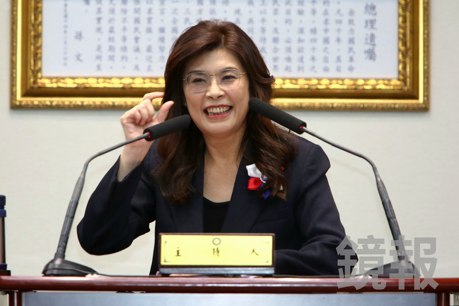 鄭麗文訪美帶「正妹口譯」!超狂來頭遭起底:藍綠大咖都指定她