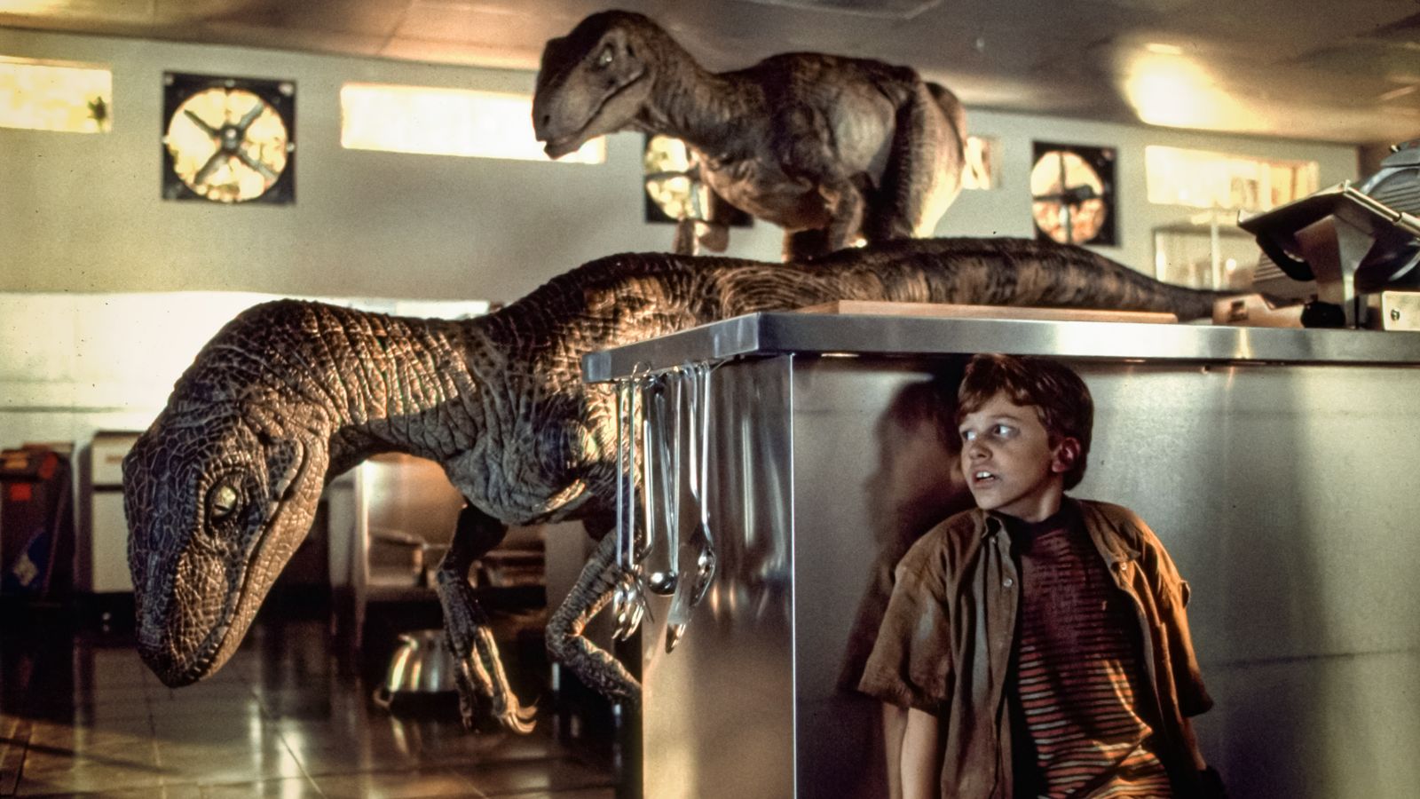 《侏羅紀世界：重生》幕後曝光　史嘉蕾曝泰國叢林超殘酷差點成「人乾」