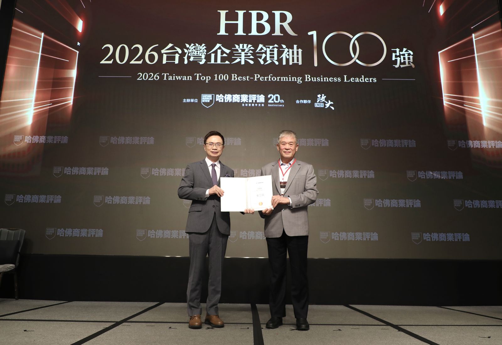 創見董事長束崇萬再度獲「台灣企業領袖100強」肯定 AI與高階儲存布局受矚