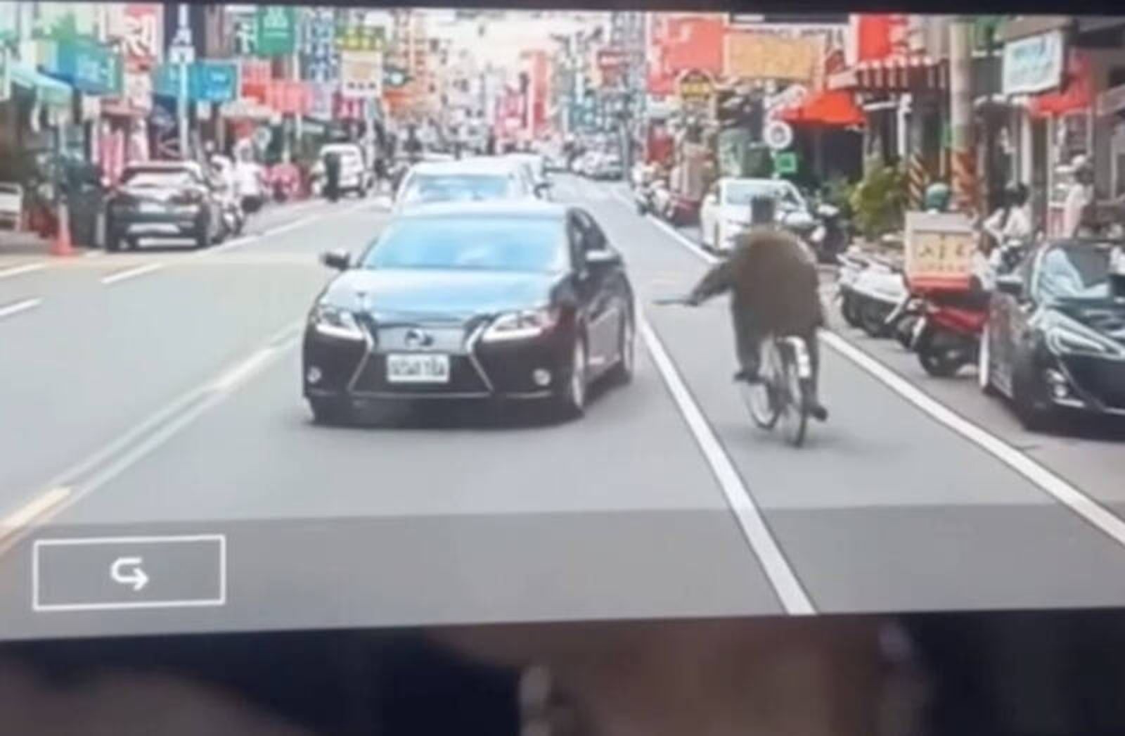 員林街頭男子持刀砍車嚇壞路人　警方逮捕後建請預防性羈押