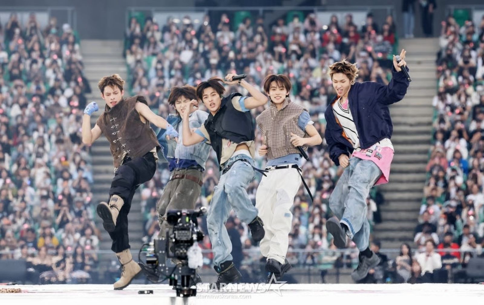 吳麗萍神曲AAA台灣首唱！　CORTIS熱跳〈GO!〉5萬人嗨爆高雄世運