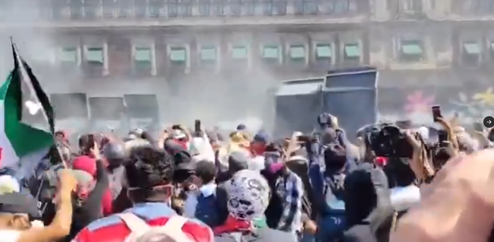 不滿「毒梟治國」殺市長！墨西哥Z世代闖國家宮　大規模抗議至少120傷