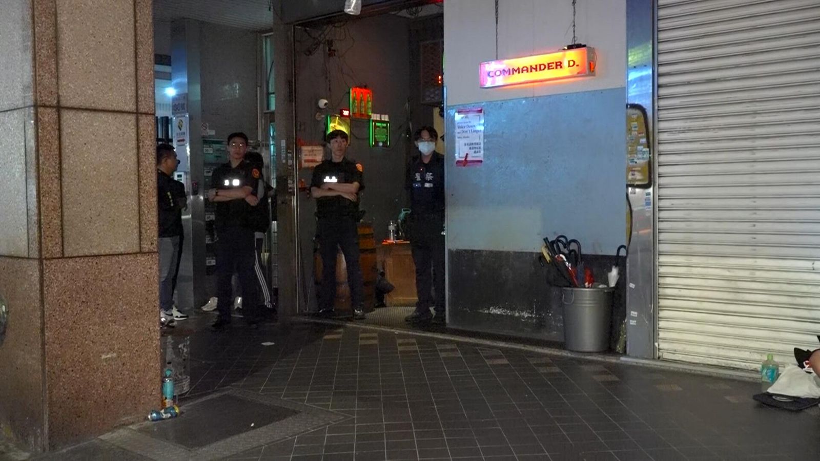 同志酒吧Commander D又惹議!邀外籍「繩師」駐店 移民署:違規最重強制出境